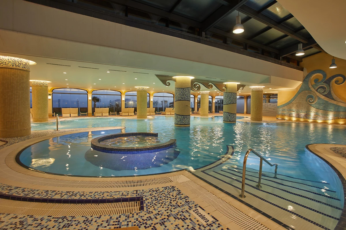 Piscine intérieure, spa de l'hôtel, Secrets Bahía Real Resort & Spa