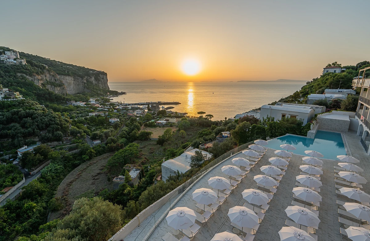 Vue aérienne de la piscine, Hotel Mary, Sorrente, Italie