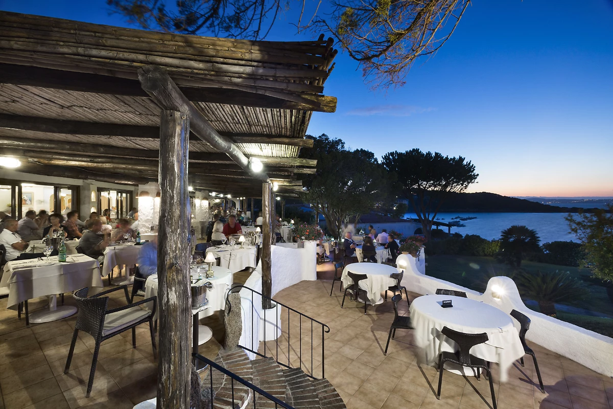 Restaurant de l'hôtel le soir, hôtel La Bisaccia