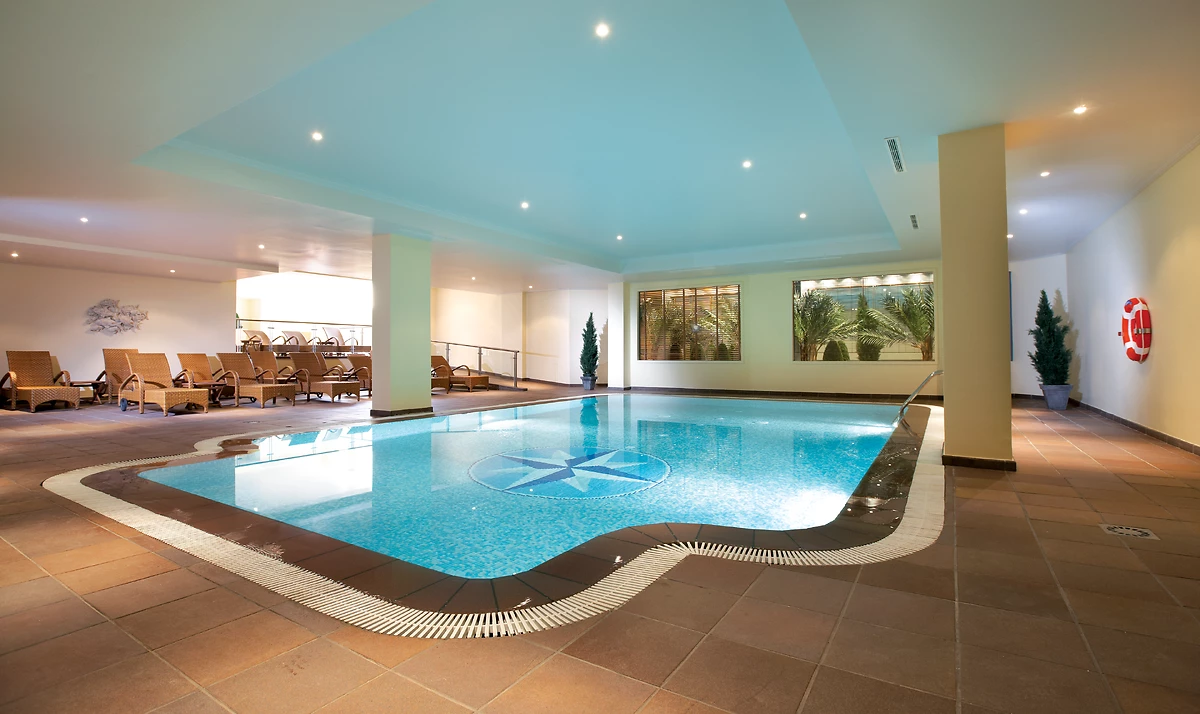 Piscine intérieure, PortoBay Falésia, Portugal