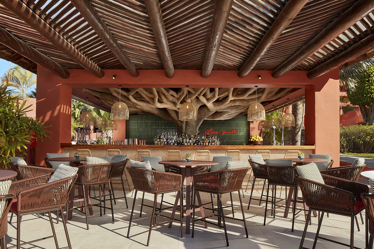 Un des bars de l'hôtel,Tivoli La Caleta Tenerife Resort