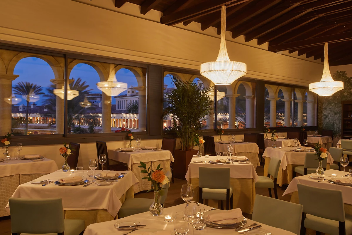 Un des restaurants de l'hôtel, Secrets Bahía Real Resort & Spa