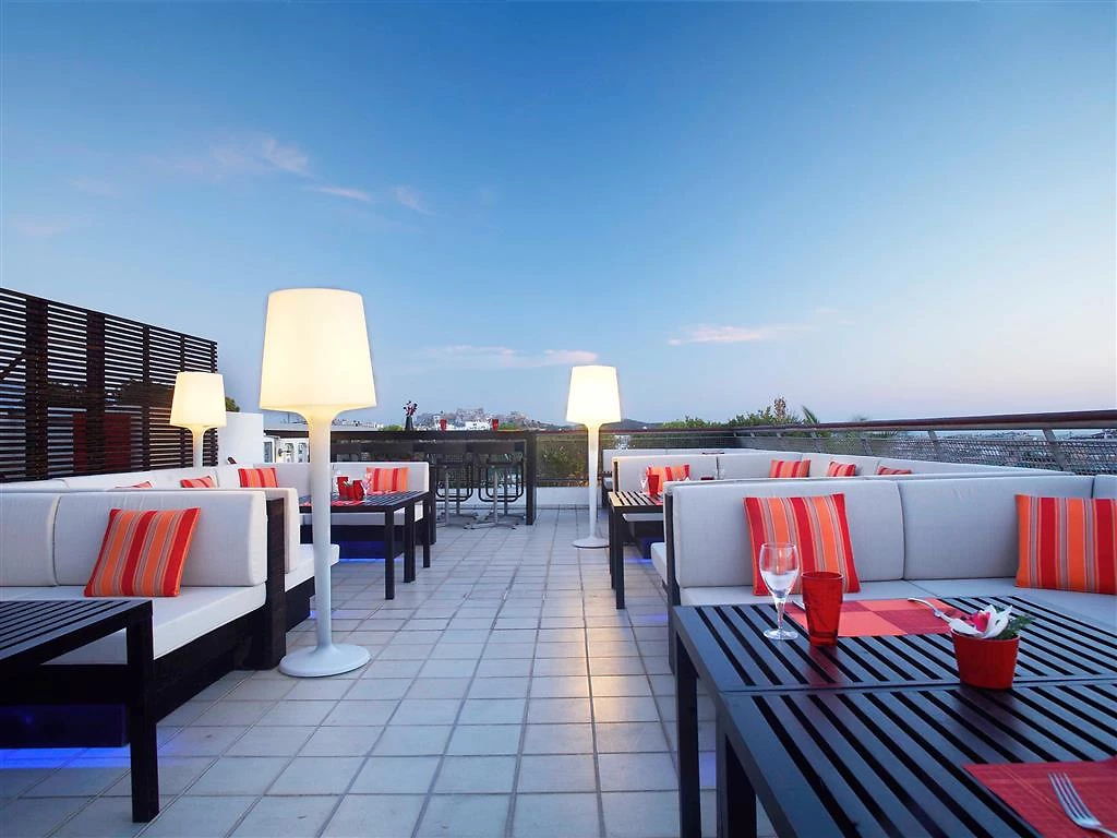 Terrasse d'un des bars de l'hôtel, hôtel Novotel Athenes