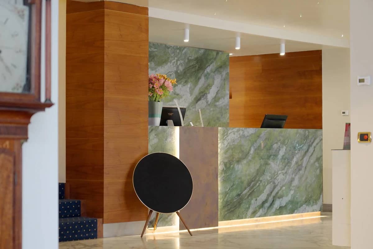 Réception de l'hôtel, Hotel Kraft