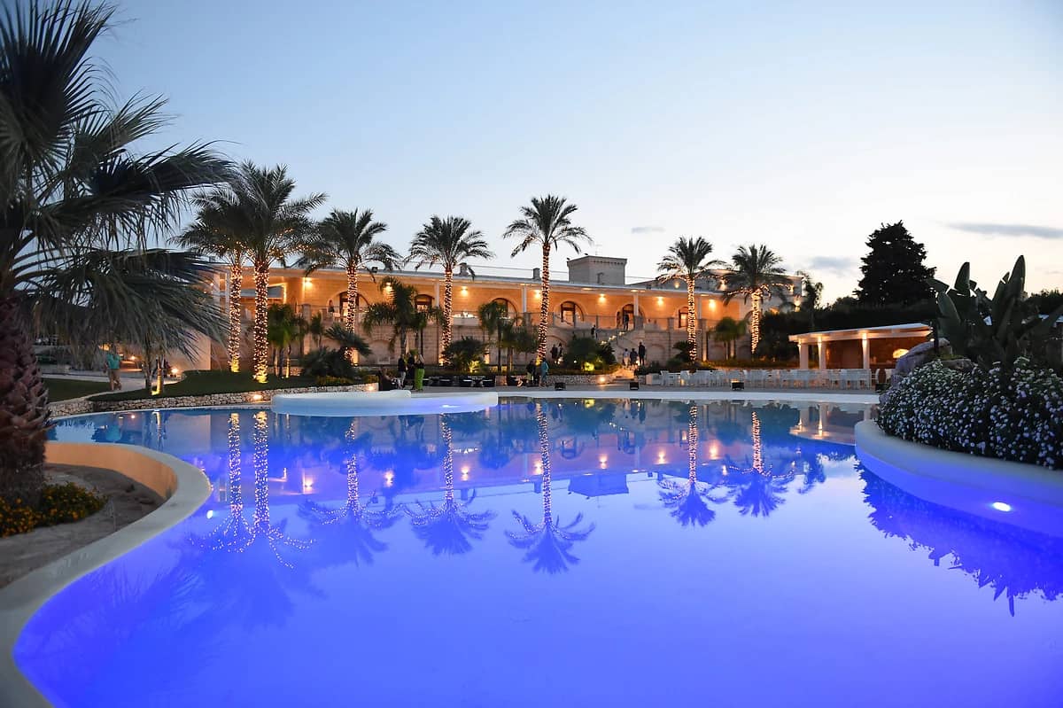 Piscine au coucher du soleil, Masseria Caselli, Pouilles, Italie