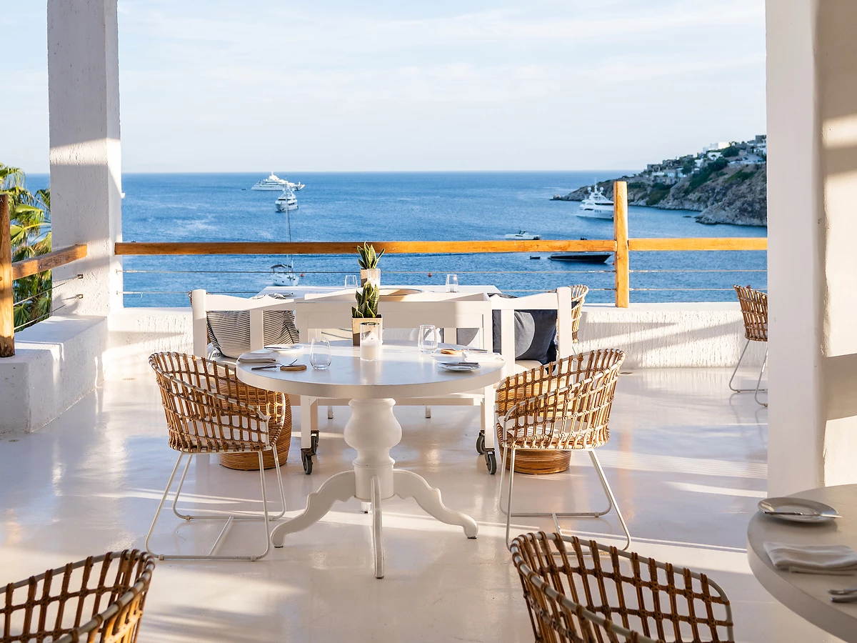 Petit déjeuner au restaurant Aegan Poets, hôtel Grecotel Mykonos Blu, Cyclades, Grèce