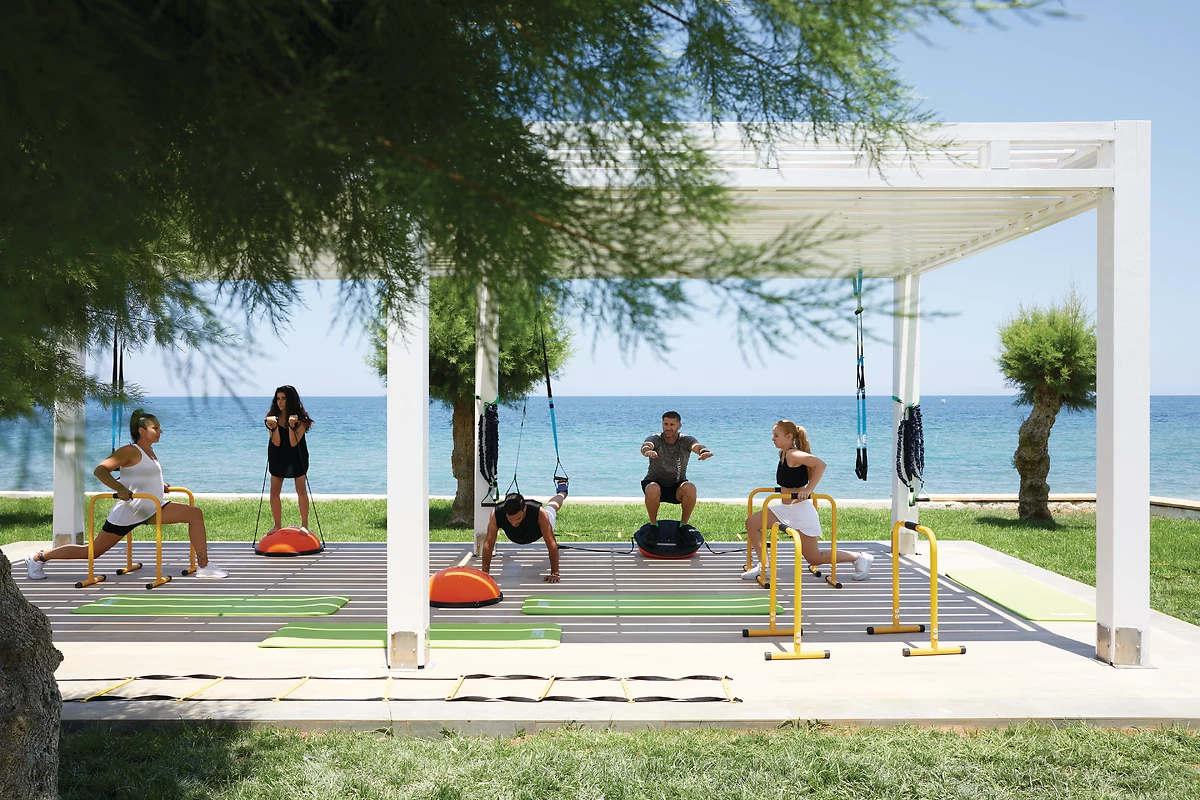 Séance de sport en plein air, hôtel Grecotel LUXME White, Crète, Grèce