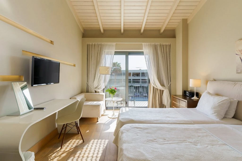 Chambre vue mer partielle