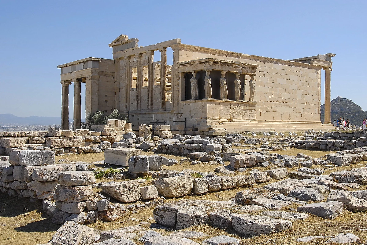 Cariatides sur les ruines de l'Acropole, Athènes