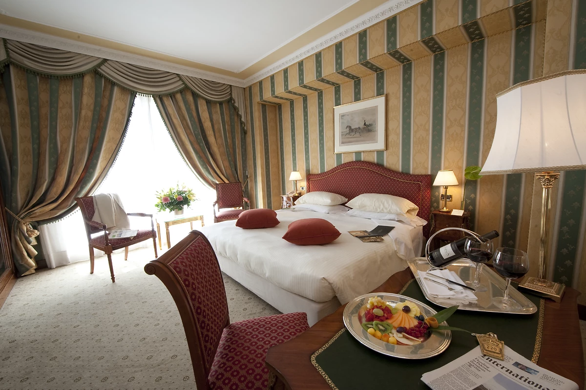 Chambre deluxe classique, Grand Hotel Villa Medici, Florence