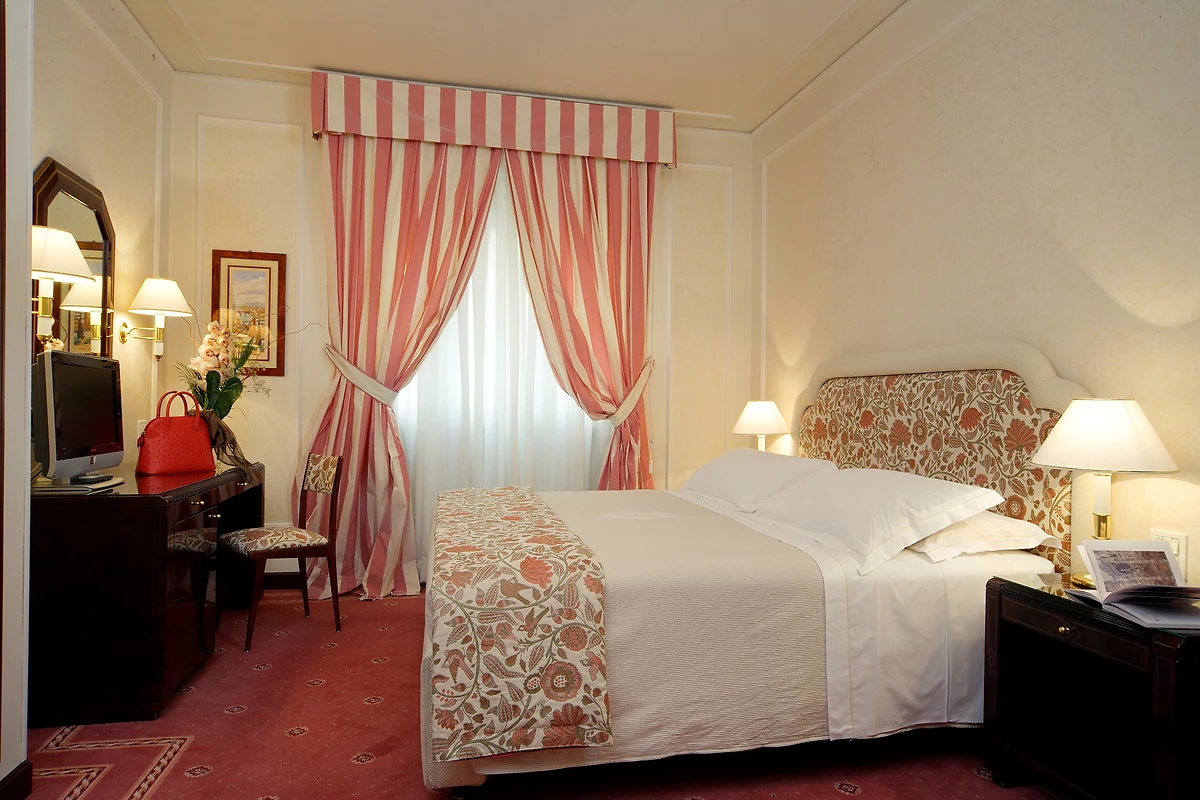 Chambre classique, Hotel De La Ville, Florence