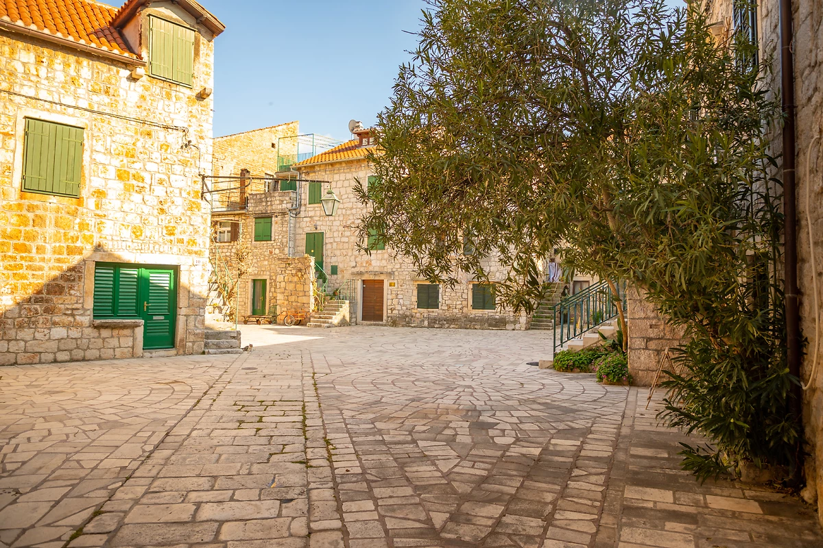 Place Stari Grad sur l'île de Hvar, Croatie