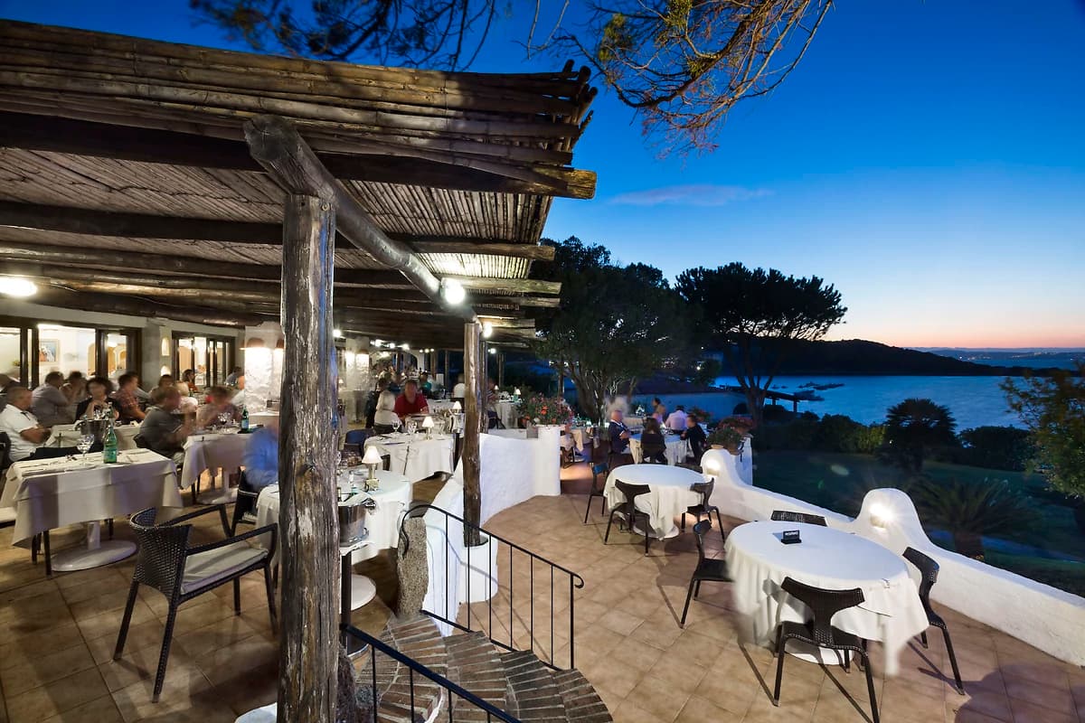 Restaurant de l'hôtel le soir, hôtel La Bisaccia