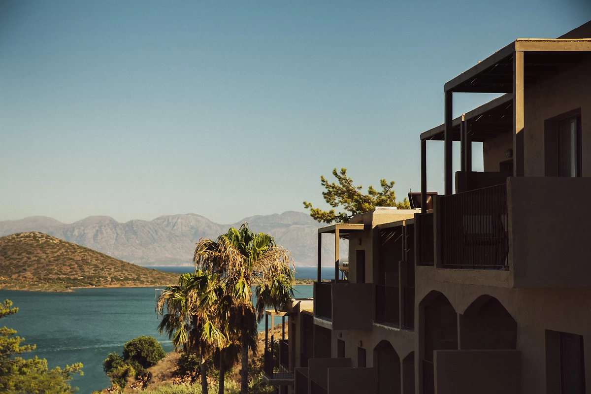 Vue extérieure de l'hôtel, Domes Aulūs Elounda, Curio Collection, Crète, Grèce