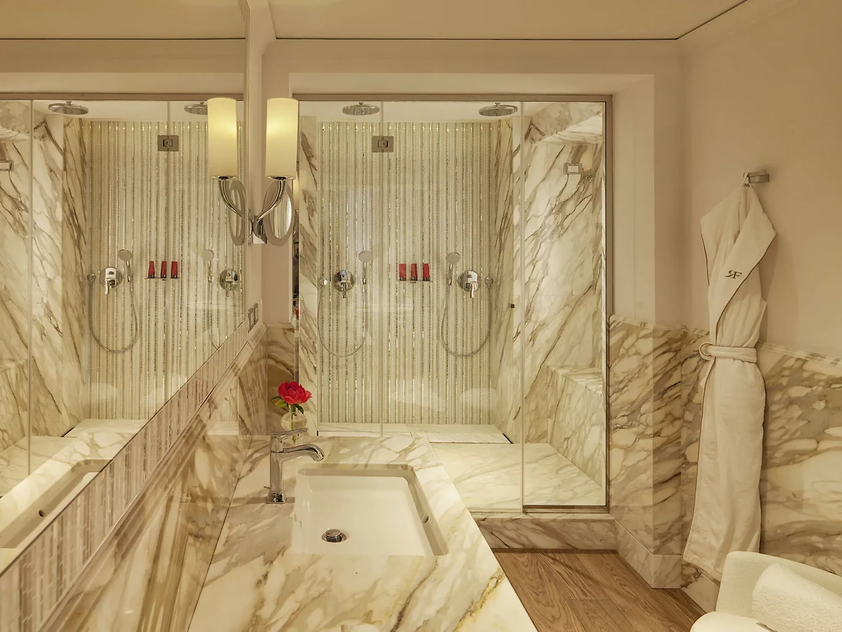 Salle de bain, suite Popolo, Hôtel de Russie, A Rocco Forte Hotel, Rome, Italie
