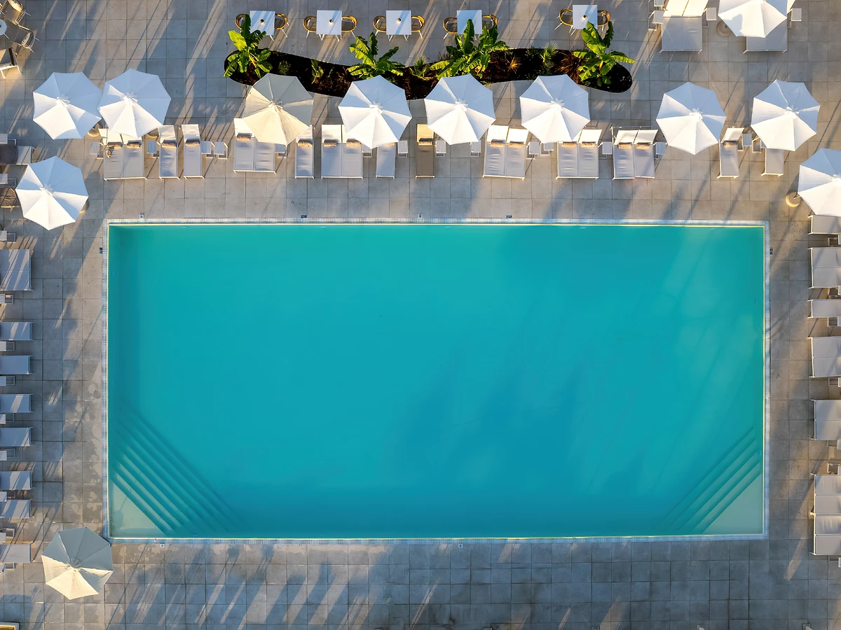 Vue aérienne de la piscine de l'hôtel, Domes Aulūs Zante