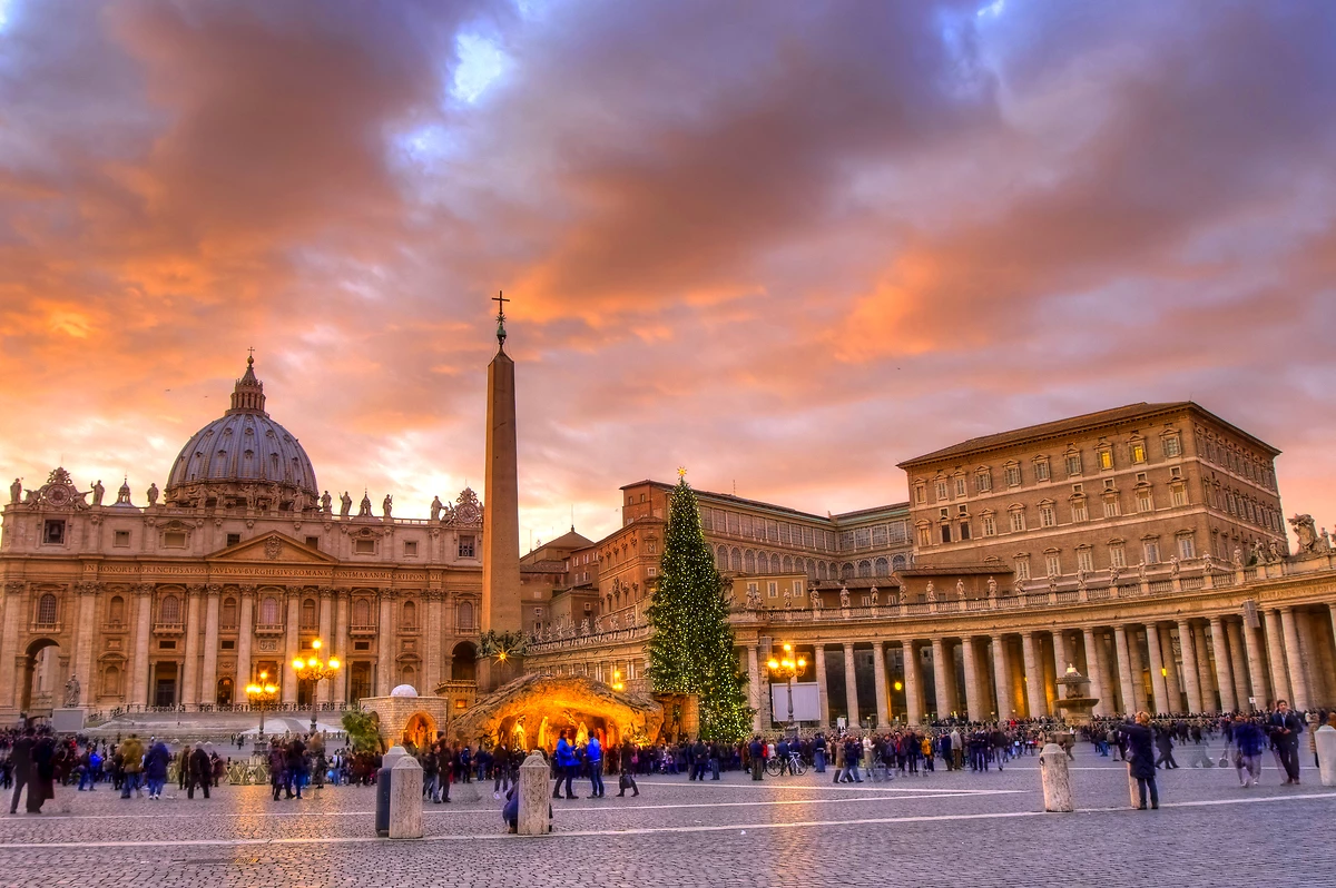 Place et basilique Saint-Pierre à Noël, Vatican,