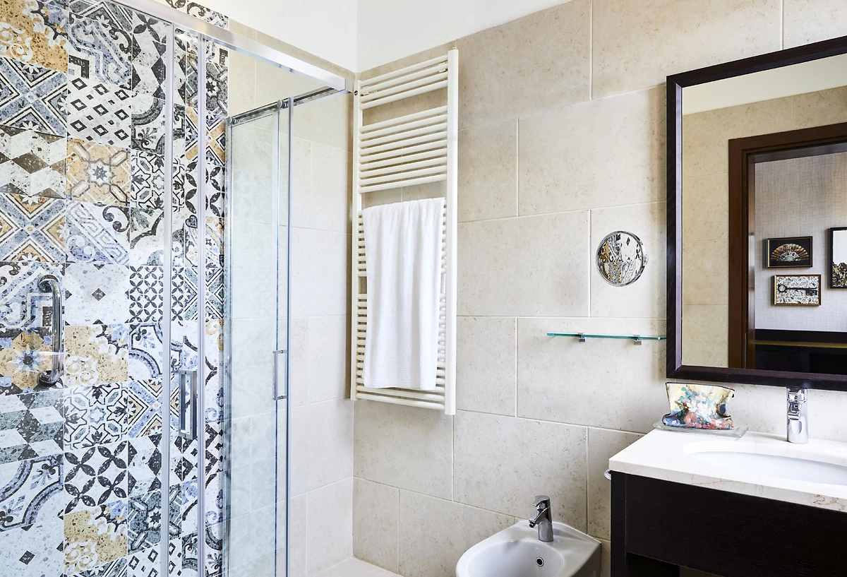 Salle de bain de la chambre supérieure, Hotel Indigo Venice - Sant'Elena, Venise, Italie