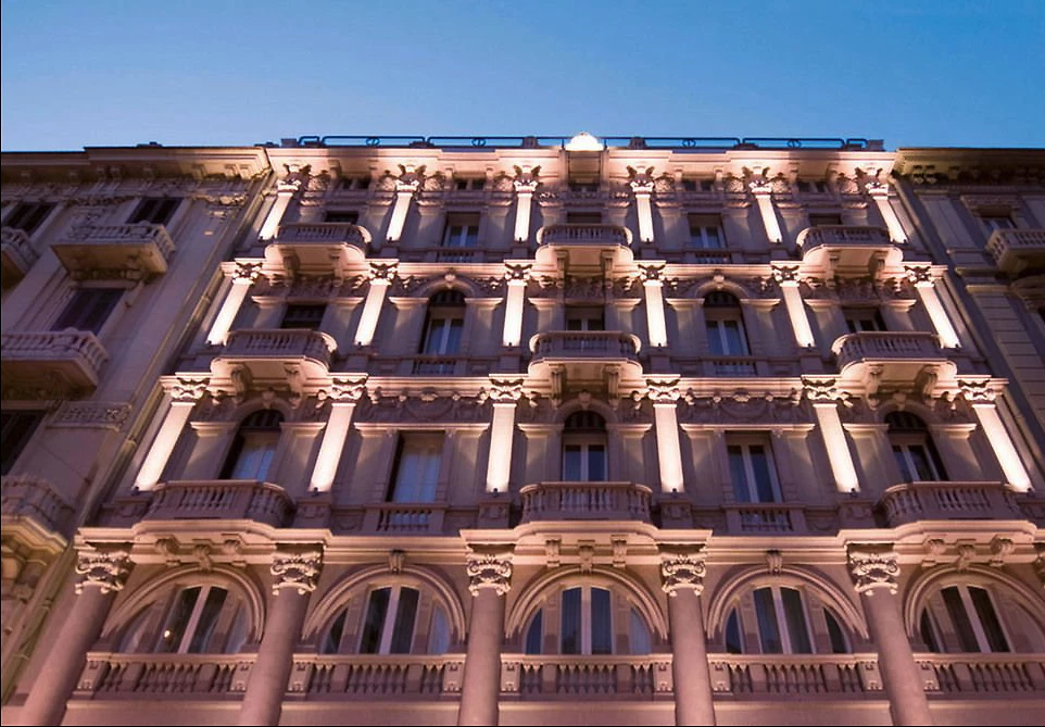 Façade, JR Hotels Oriente Bari, Italie