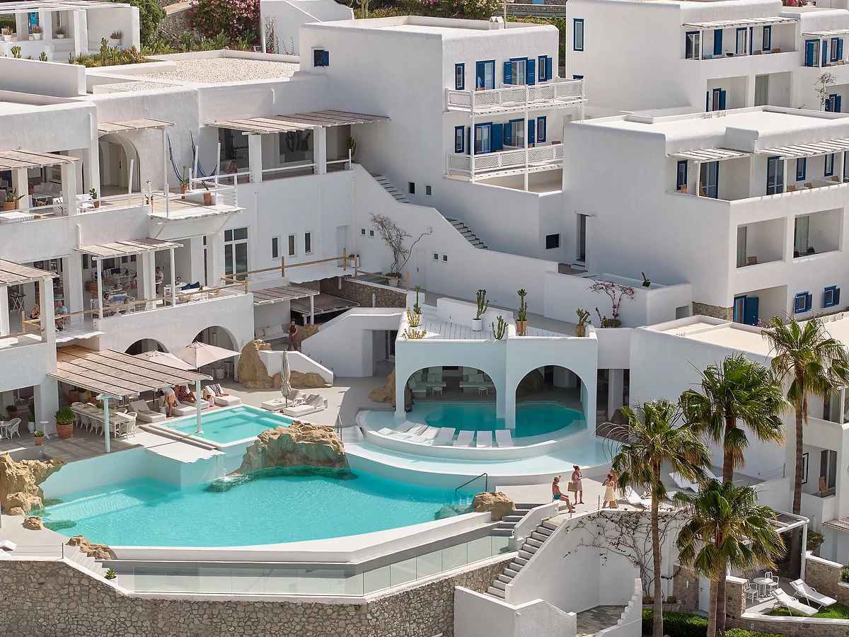 Vue aérienne de la piscine de l'hôtel, hôtel Grecotel Mykonos Blu