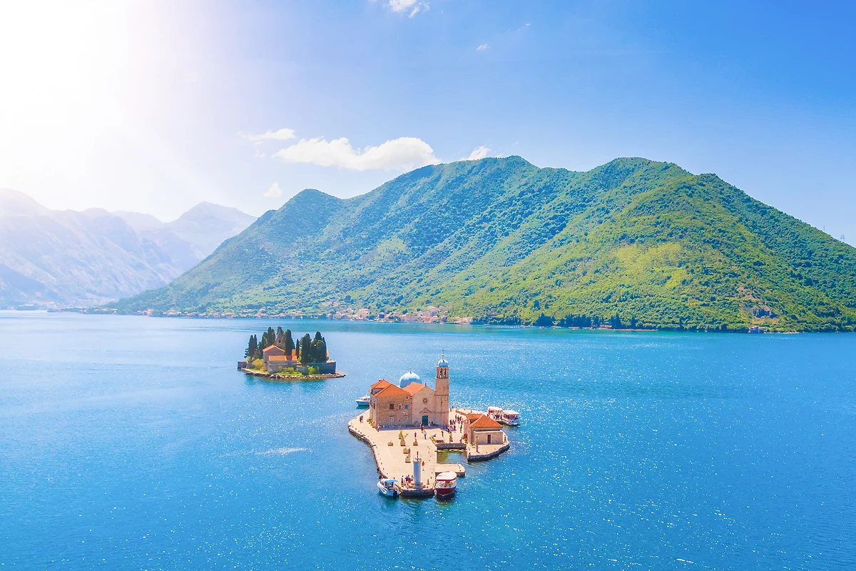 Iles avec église et monastère, baie de Kotor, Monténégro