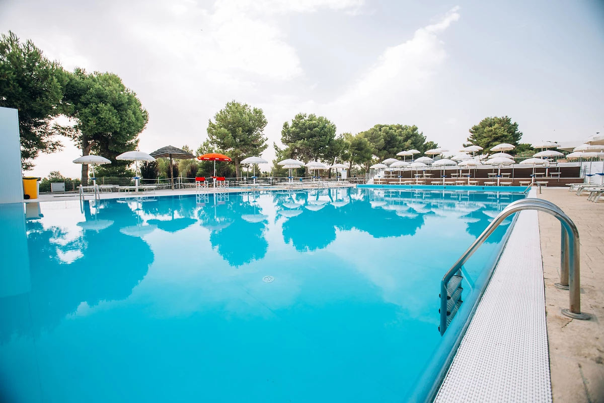 Piscine, Porto Giardino, Pouilles, Italie