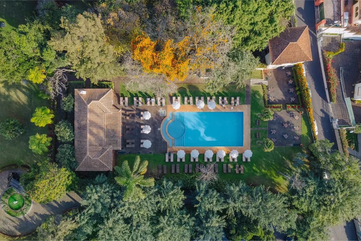 Vue aérienne sur la piscine, Quinta da Bela Vista, Madère, Portugal