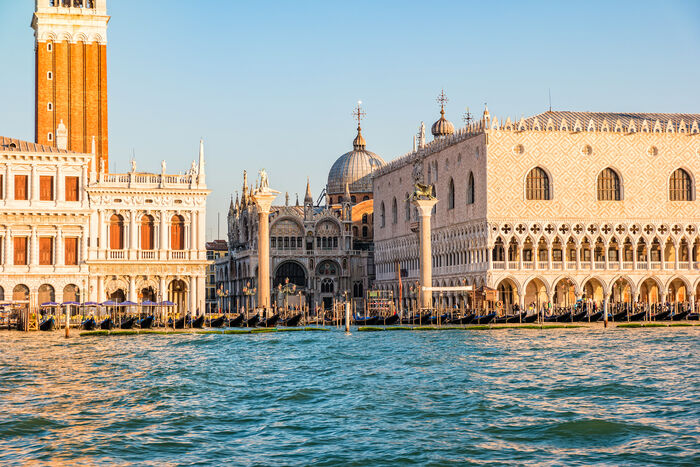  ©Perekotypole/shutterstock