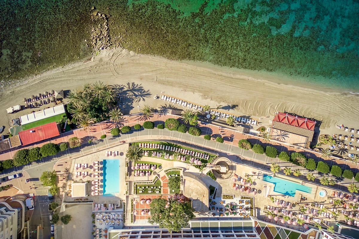 Vue aérienne de la plage de l'hôtel, El Fuerte Marbella