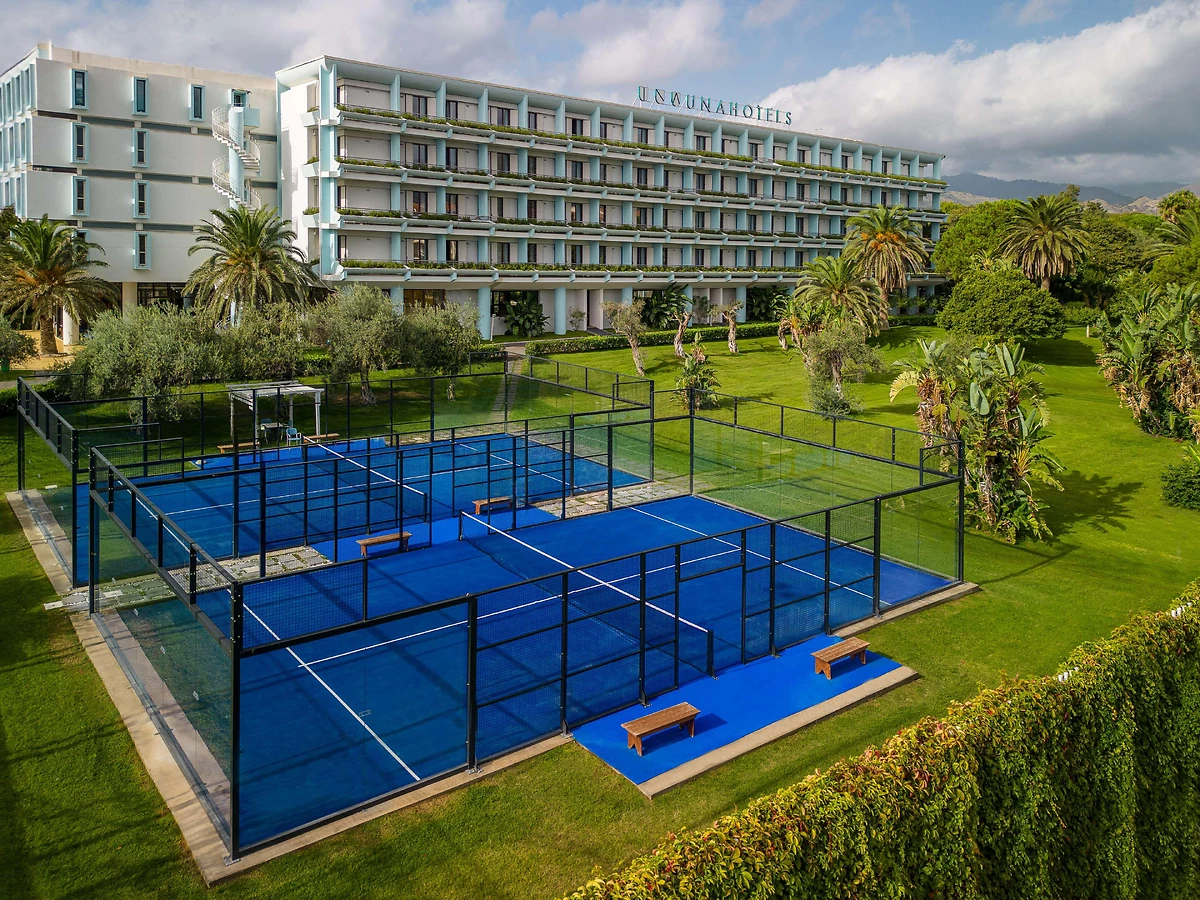 Terrains de tennis, UNAHOTELS Naxos Beach Sicilia, Sicile, Italie