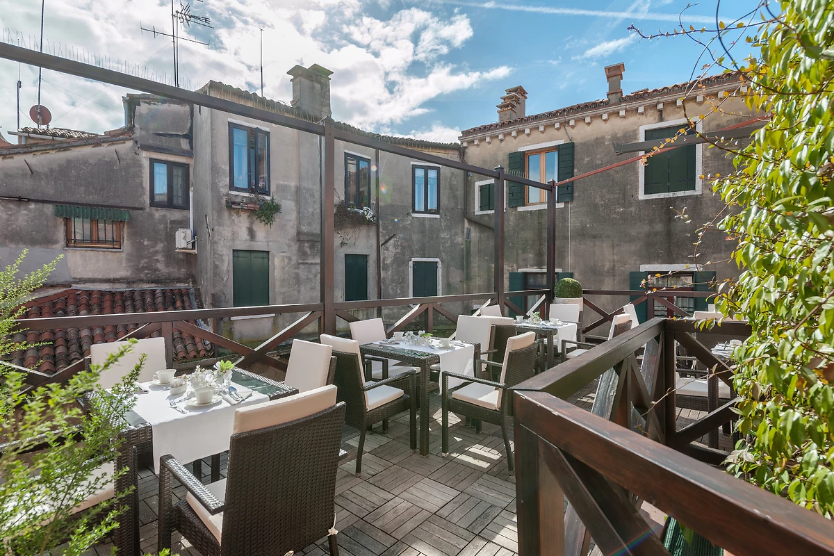 Terrasse du bar de l'hôtel, hôtel Ca' dei Conti