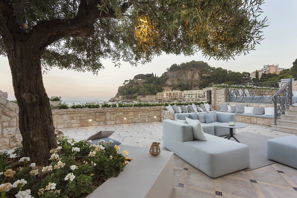 Terrasse du bar Tancredi, hôtel Grand Hotel Mazzarò Sea Palace, Taormine, Sicile, Italie