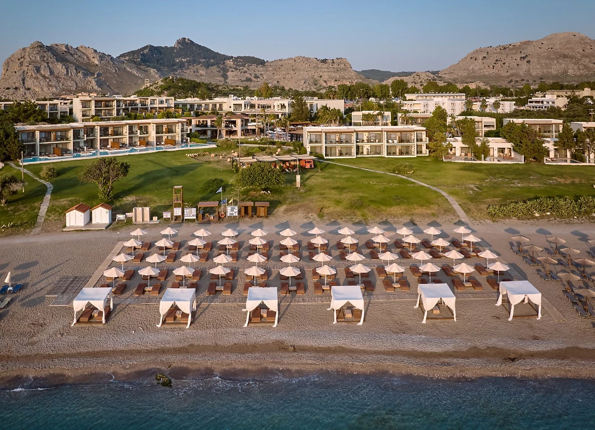Vue aérienne de la plage de l'hôtel, Sentido Port Royal Villas & Spa, Rhodes, île du Dodécanèse, Grèce