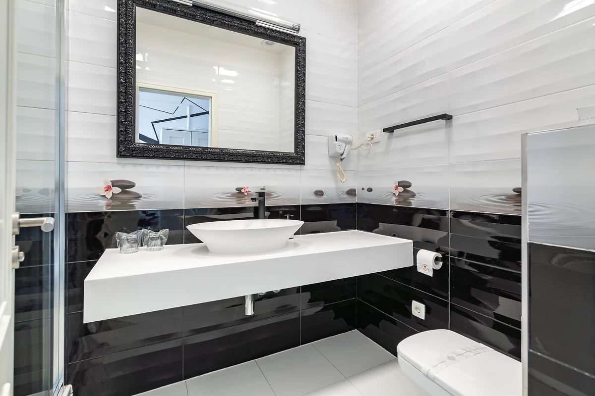 Salle de bain, Comfort room, Hôtel Galeria Valeria Seaside Downtown, Split, Croatie