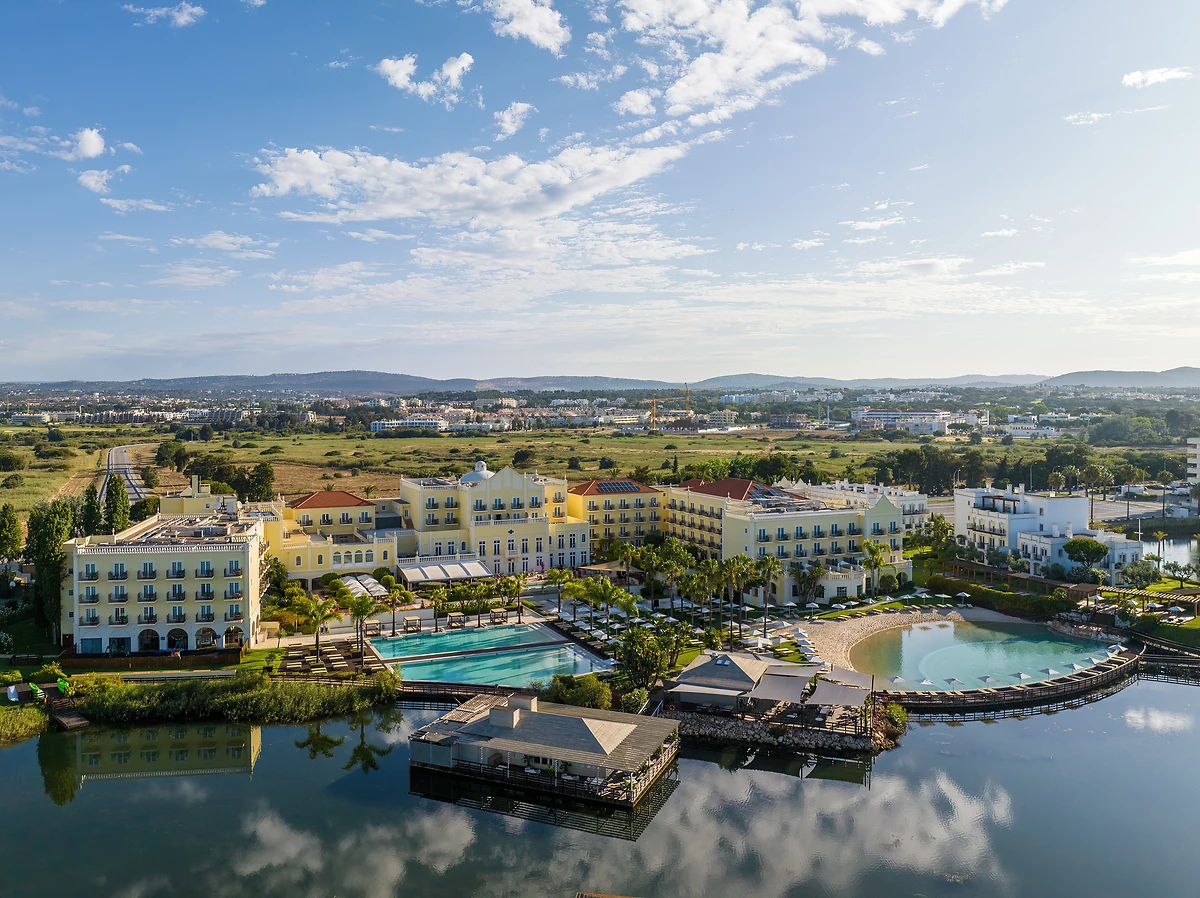 Vue aérienne de l'hôtel, Domes Lake Algarve, Autograph Collection, Portugal