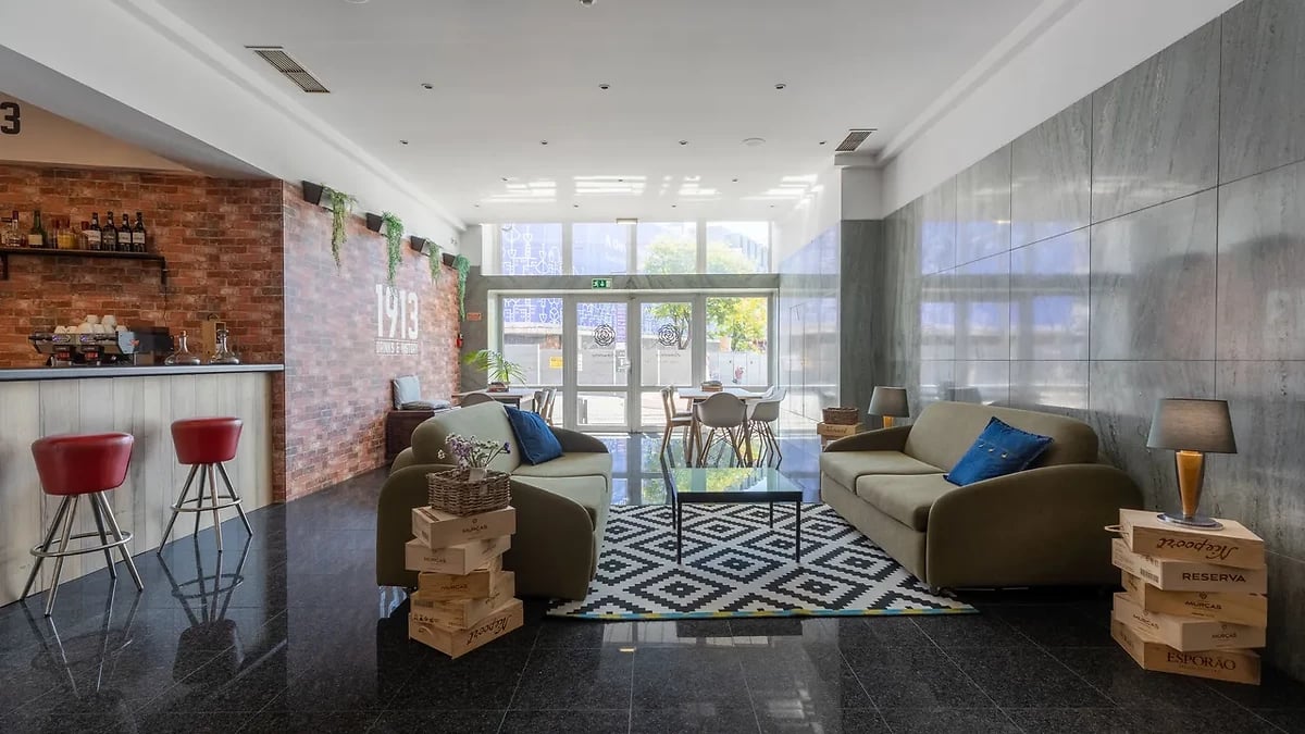 Bar, Legendary Porto Hotel, Porto, Portugal