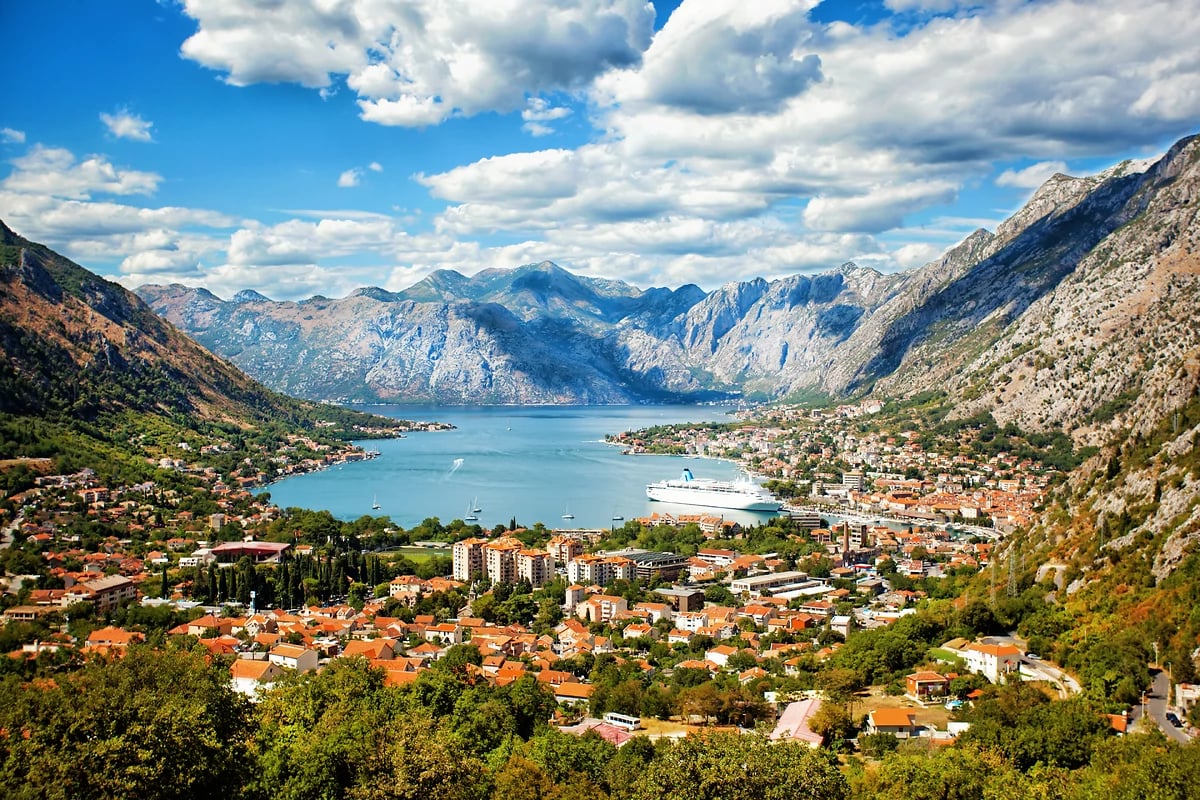 Vue panoramique de la ville de Kotor en été, Monténégro