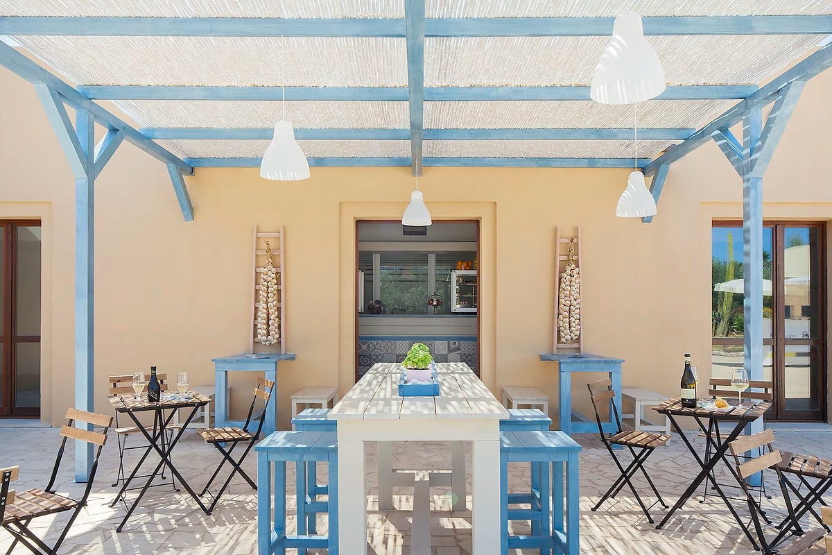 Un des bars de l'hôtel, VOI Arenella Resort