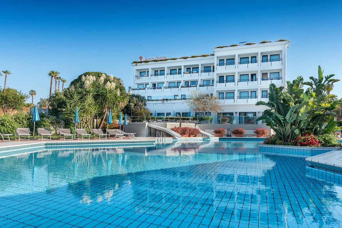 Piscine avec toboggan, Acacia Marina, Sicile, Italie