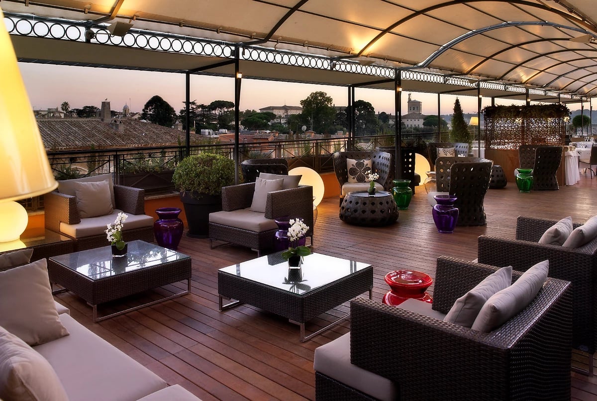 Terrasse panoramique du bar-lounge, hôtel Bernini Bristol, Rome