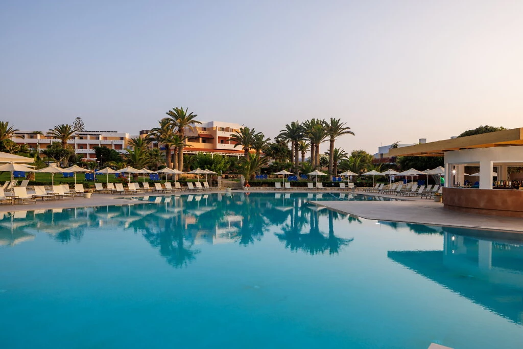 Piscine de l'hôtel, Anissa Beach & Village, Crète, Grèce