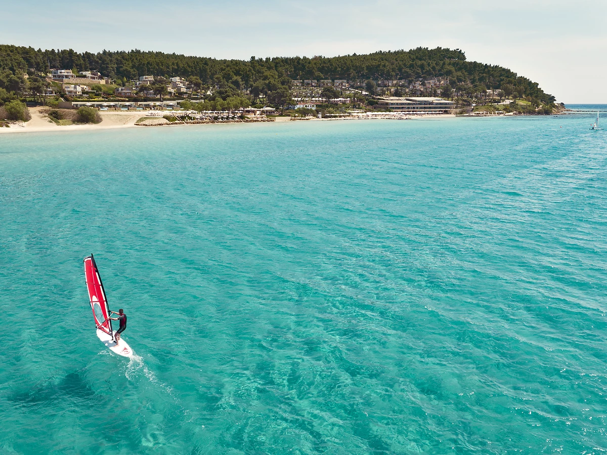 Activité de planche à voile, Sani Club