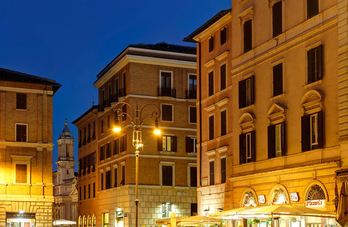 Vue extérieure de l'hôtel de nuit, Borghese Contemporary Hotel