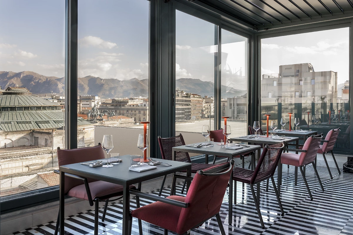 Restaurant, Plaza Opera, Sicile, Italie