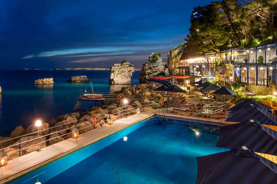 Piscine et solarium, hôtel Capo La Gala Hotel & Spa, Vico Equense, Campanie, Italie