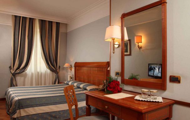 Chambre classique, hôtel Albergo Ottocento, Rome