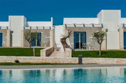 Vue sur les chambres, Cala Ponte Hotel, Polignano a Mare, Italie