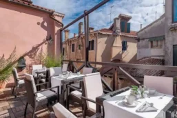 Terrasse du bar de l'hôtel, hôtel Ca' dei Conti