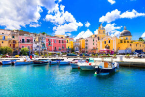 Port et maison colorés de Procida, Italie