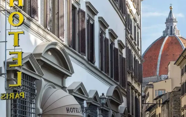 Façade de l'hôtel, Hotel Paris